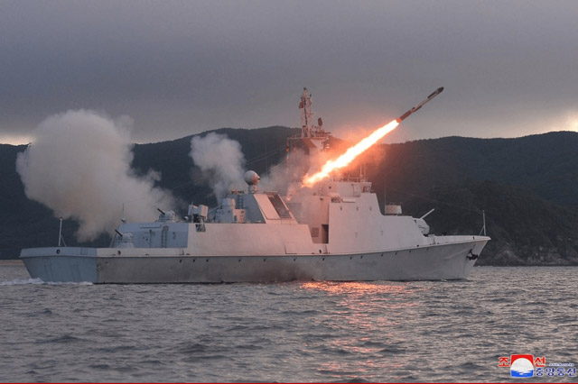 Lộ diện chiến hạm phóng tên lửa hành trình chiến lược của Triều Tiên