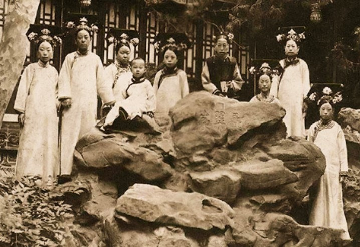 Loạt ảnh hiếm "bóc trần" nhan sắc thái giám và cung nữ thời phong kiến và những khái niệm chức vụ trong hoàng cung ít ai biết