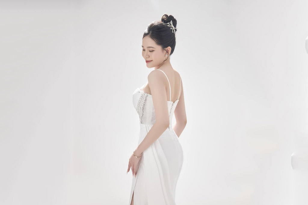 Hậu vệ SLNA thông báo sắp tổ chức đám cưới, nhan sắc cô dâu khiến cư dân mạng xuýt xoa