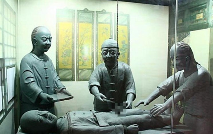 Clip: Sau khi tịnh thân, thái giám thời cổ đại đi vệ sinh ra sao?