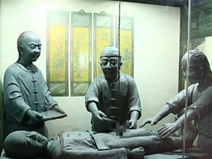 Clip: Sau khi tịnh thân, thái giám thời cổ đại đi vệ sinh ra sao?