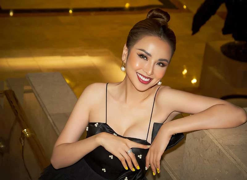 Diễm Hương gây chú ý khi đăng quang ngôi vị Hoa hậu Thế giới người Việt 2010.