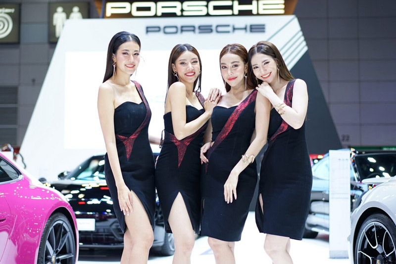 Mê mẩn với nhan sắc dàn người đẹp khoe dáng bên ôtô, xe máy