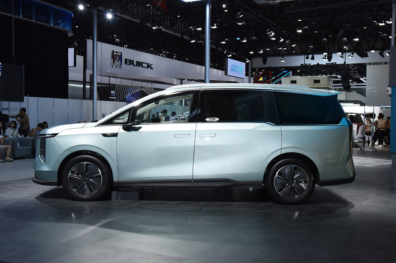 MPV chạy điện công suất 245 mã lực, di chuyển 605 km/lần sạc, giá 835 triệu đồng 