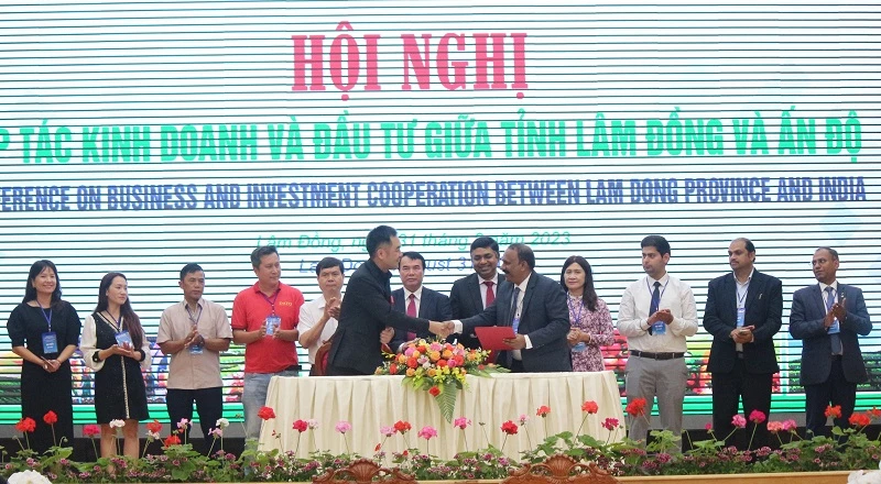 Ký kết hợp tác giữa doanh nghiệp Lâm Đồng và Ấn Độ trong lĩnh vực du lịch.