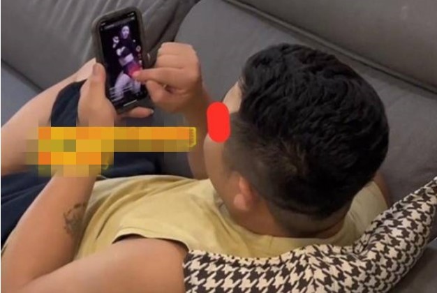 Thấy chồng ngắm gái xinh, vợ thuê hẳn 2 người đẹp tới nhảy múa mua vui