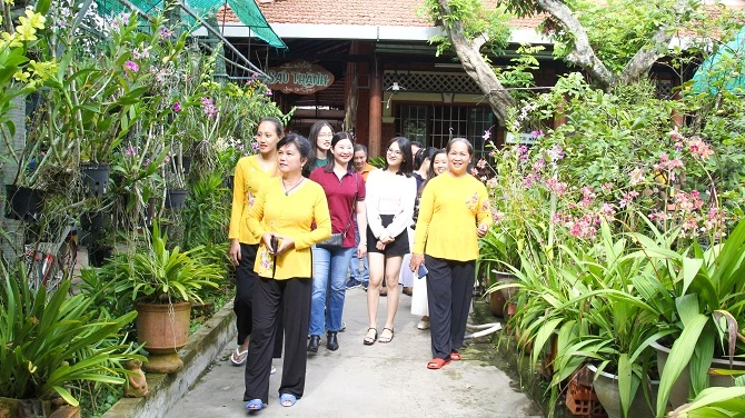 h2-homestayVL: Du khách tham quan homestay ở xứ Cù lao An Bình, huyện Long Hồ, tỉnh Vĩnh Long.