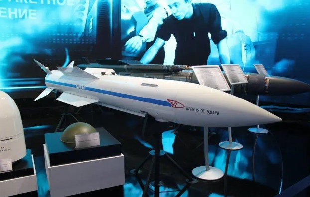 Quân sự thế giới hôm nay (1/9): Su-57 của Nga được trang bị tên lửa R-37M?