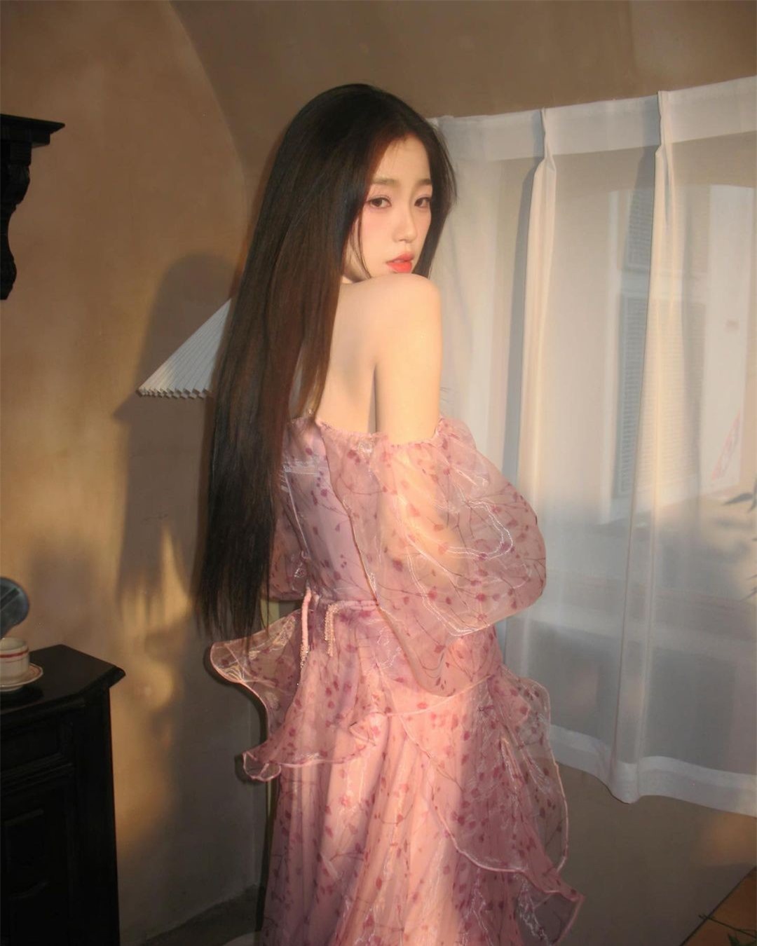 Ngu Thư Hân đăng ảnh khoe dáng đồng hồ cát ảnh 11