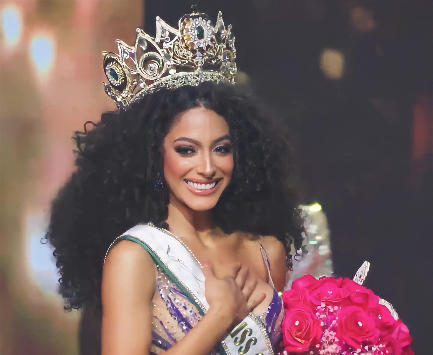 Người đẹp 30 tuổi bị chê già khi đăng quang Hoa hậu Hòa bình Mỹ ảnh 1