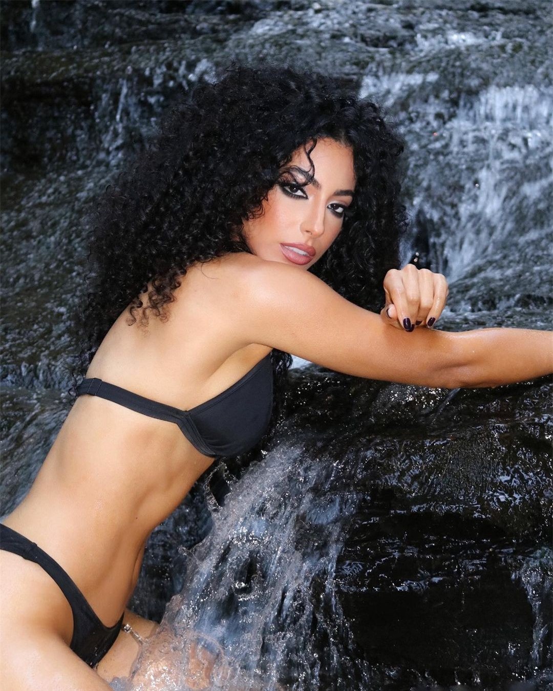 Người đẹp 30 tuổi bị chê già khi đăng quang Hoa hậu Hòa bình Mỹ ảnh 21