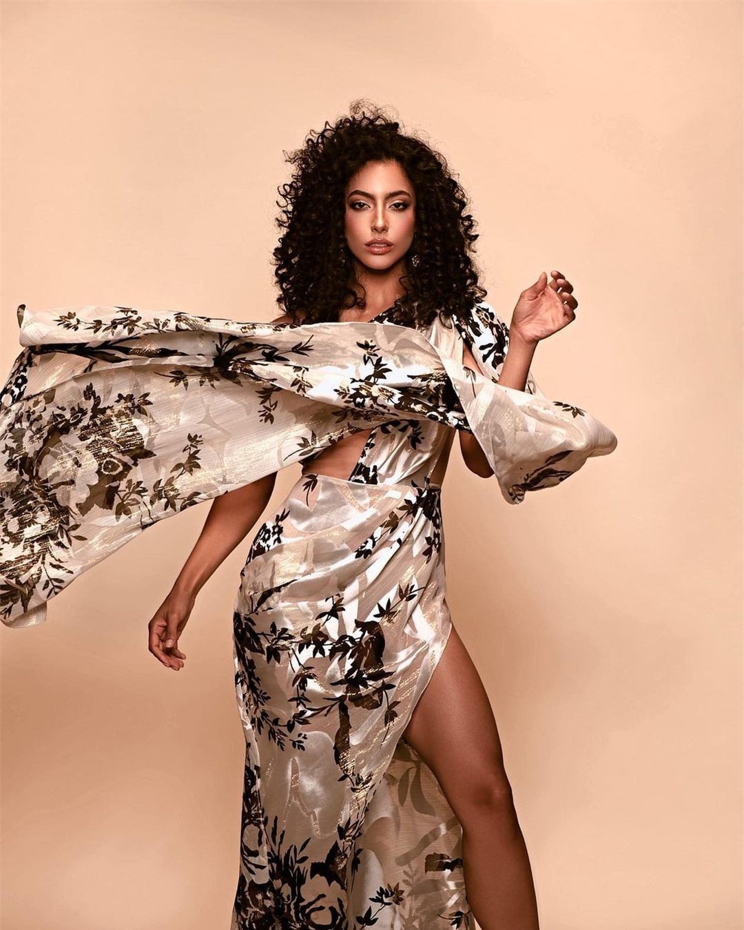 Người đẹp 30 tuổi bị chê già khi đăng quang Hoa hậu Hòa bình Mỹ ảnh 23