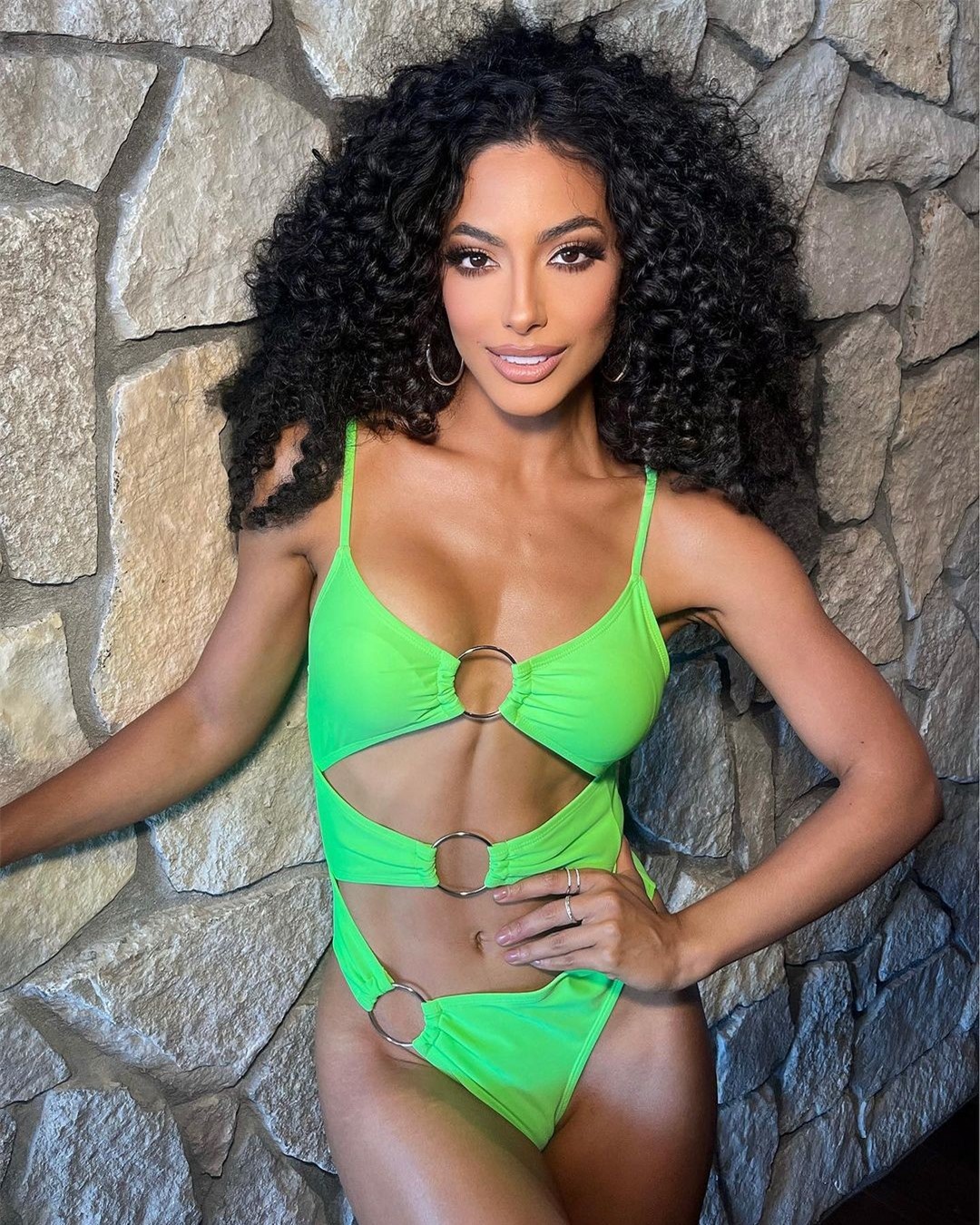 Người đẹp 30 tuổi bị chê già khi đăng quang Hoa hậu Hòa bình Mỹ ảnh 6