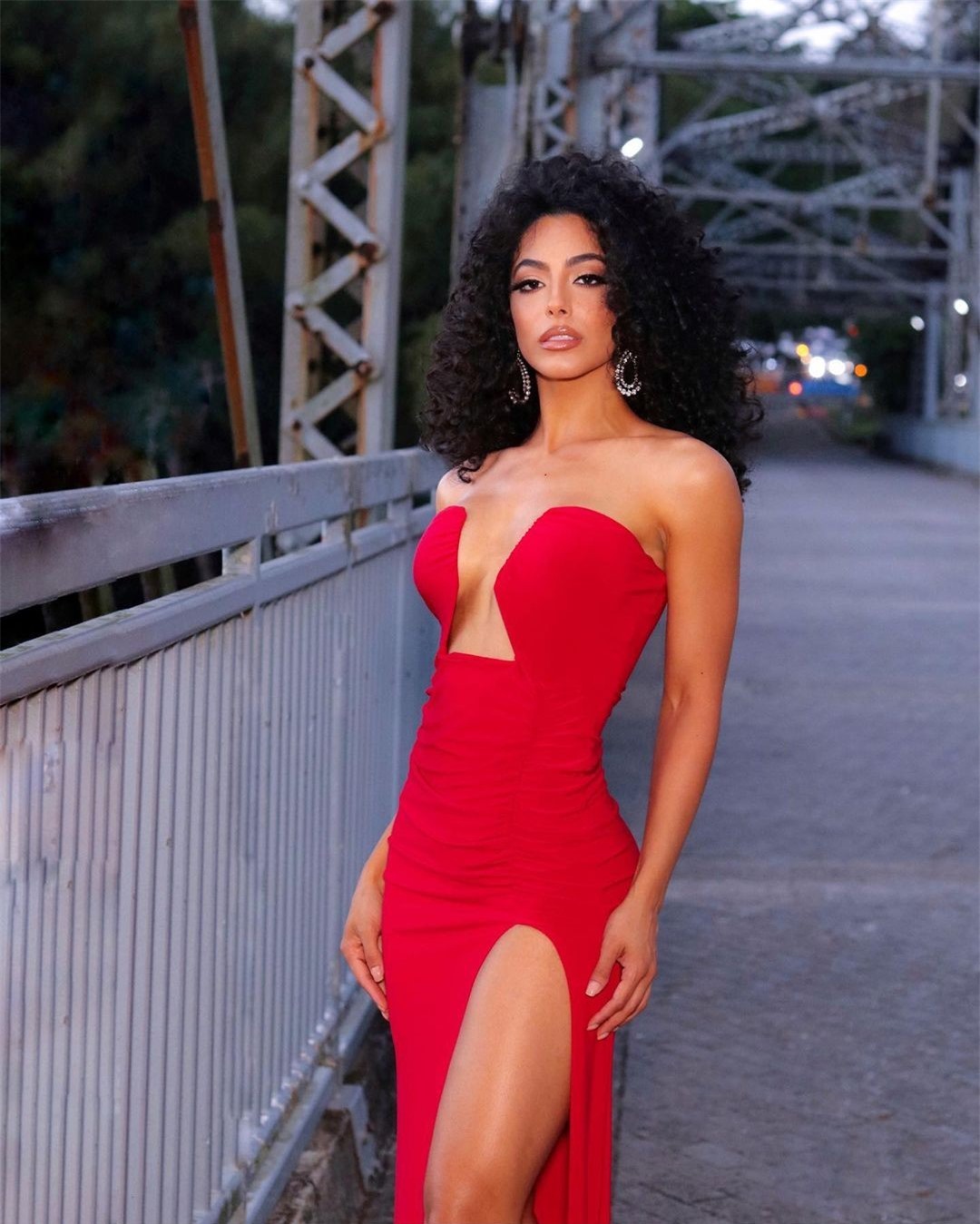 Người đẹp 30 tuổi bị chê già khi đăng quang Hoa hậu Hòa bình Mỹ ảnh 9