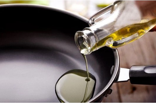 Đây là loại dầu "tệ" nhất khiến cholesterol tăng vọt, mạch máu tắc nghẽn, tiết lộ 3 loại dầu làm sạch mạch máu, không lo bệnh tim mạch