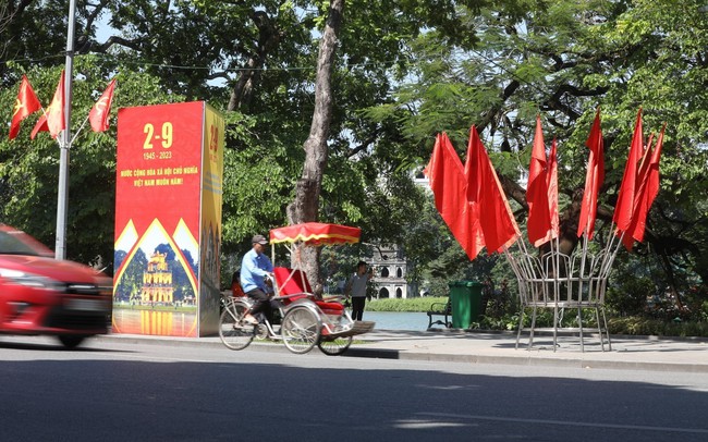 Ngày đầu nghỉ lễ 2/9: Bắc Bộ trời nắng, Nam Bộ mưa giông