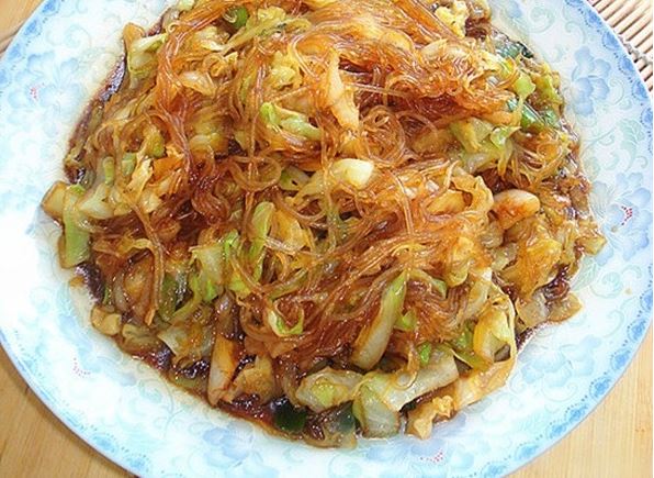 Bắp cải xào miến, giòn dai ngon miệng lại giảm cân