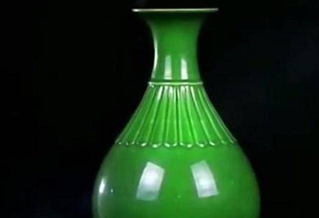 Đem bình cổ đi bán vì thiếu tiền mua nhà, chàng trai giật mình khi nghe chuyên gia nói: Cậu định mua mấy căn nhà?