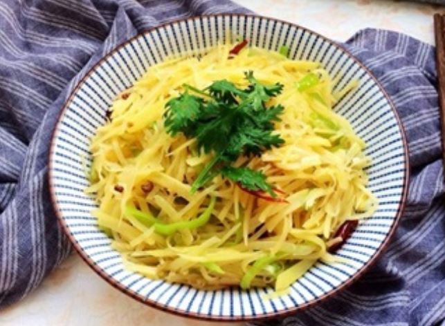 Khoai tây xào ớt cho bữa cơm nhẹ nhàng, thanh đạm