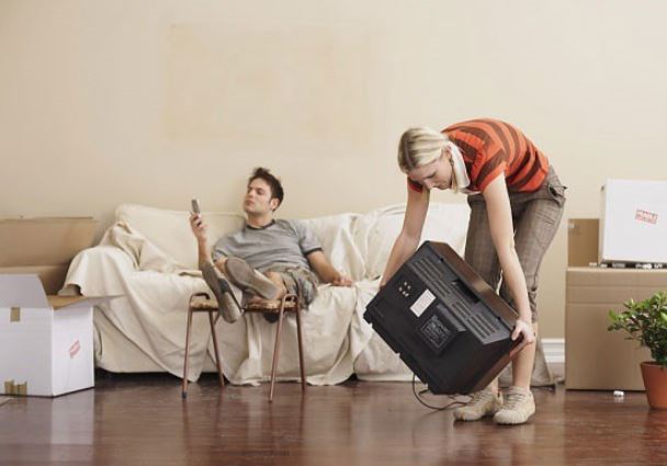 Muốn ly hôn vì chồng lười biếng không chịu làm việc nhà