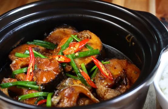 Bí quyết làm cá lóc kho tộ sóng sánh đậm đà, dân dã