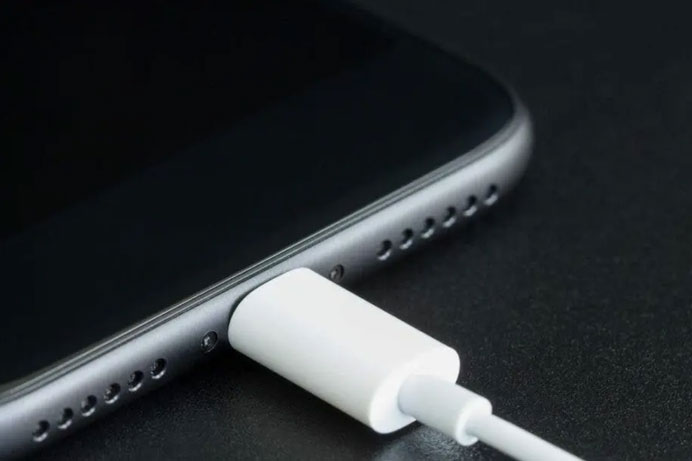 Apple cảnh báo rủi ro khi sạc iPhone qua đêm