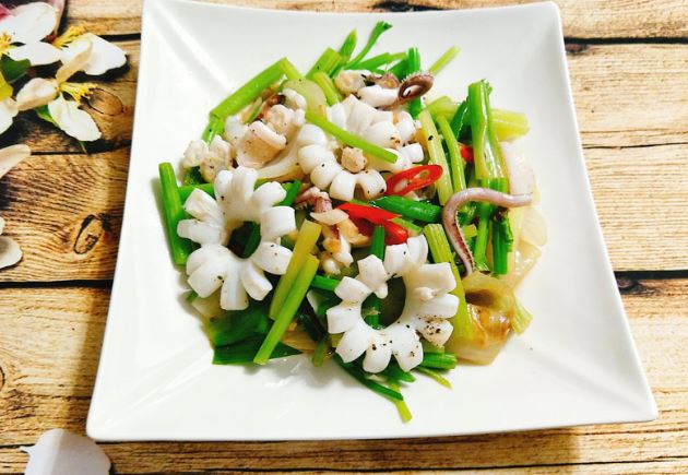 Mẹo làm mực xào cần tỏi, giòn dai thơm ngon lại ngọt nước