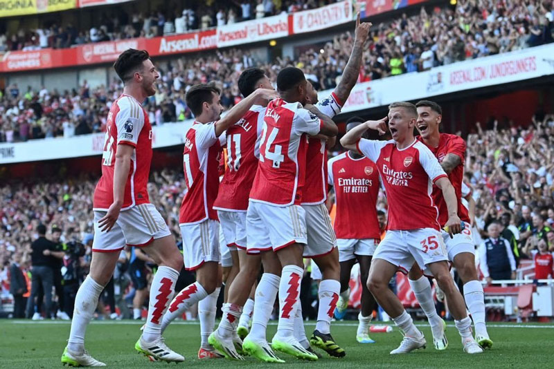 Arsenal ngược dòng siêu kịch tính trước Man Utd