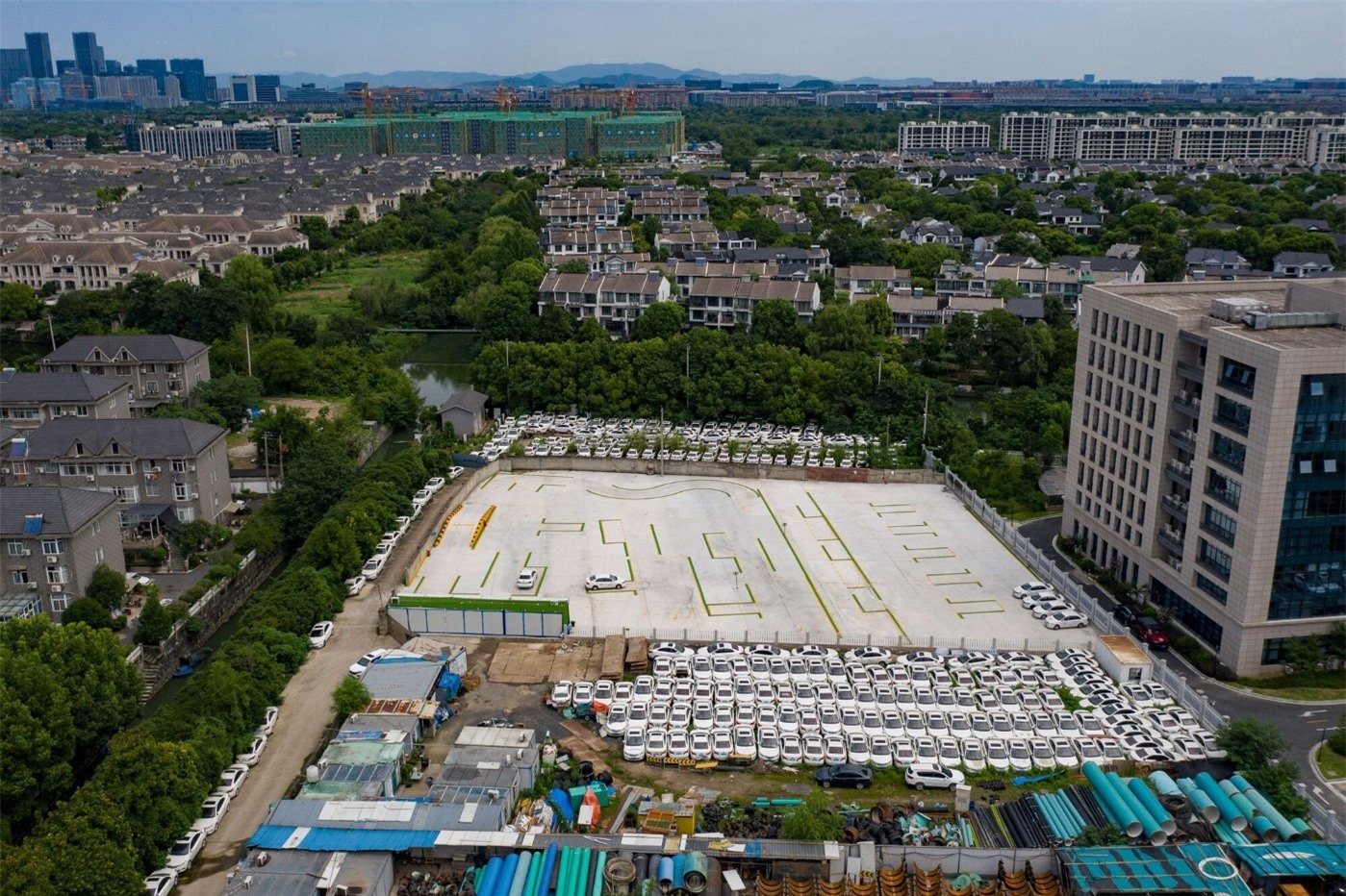 Những nghĩa địa xe ô tô điện tại Trung Quốc ảnh 3