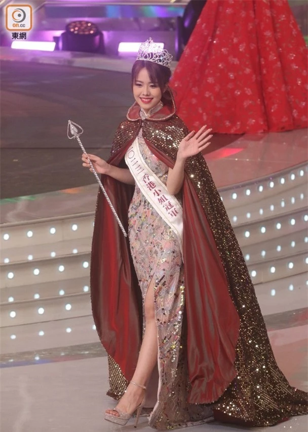 Sắc vóc cô gái 21 tuổi phá vỡ lời nguyền để trở thành Hoa hậu Hong Kong 2023 ảnh 10