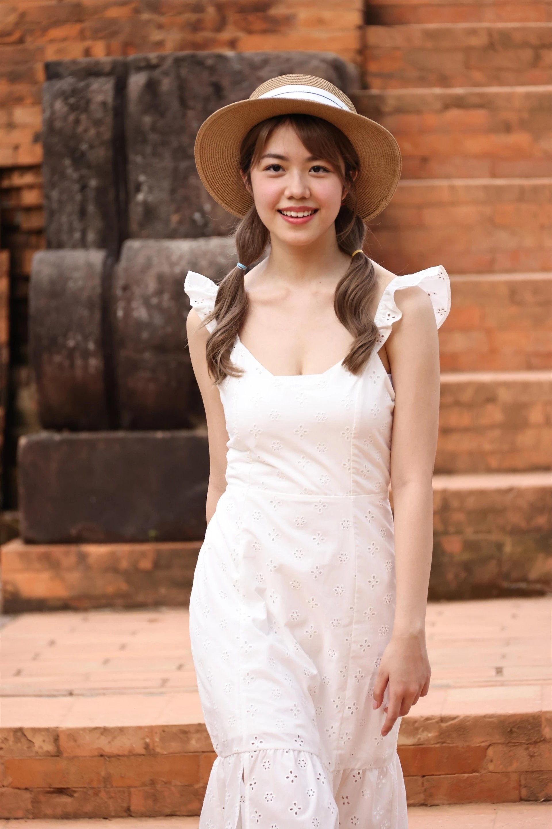 Sắc vóc cô gái 21 tuổi phá vỡ lời nguyền để trở thành Hoa hậu Hong Kong 2023 ảnh 8