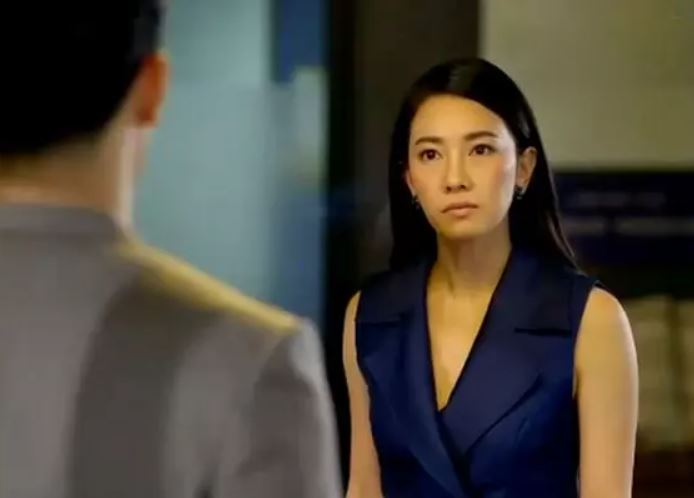 Thấy chồng nửa đêm ra ngoài sau khi nghe điện thoại, cô vợ vội vã đi theo và cái kết 'thót tim'