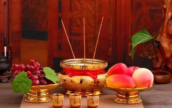 Người xưa có câu “Đói đến mấy cũng đừng ăn đồ cúng mộ”, vế sau càng thấm thía