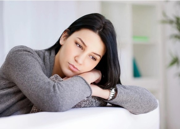 Đến thăm em chồng mới sinh, tôi choáng váng khi nhìn thấy thứ em đội trên đầu, vậy mà còn bị chồng chê là lười biếng chẳng biết làm gì