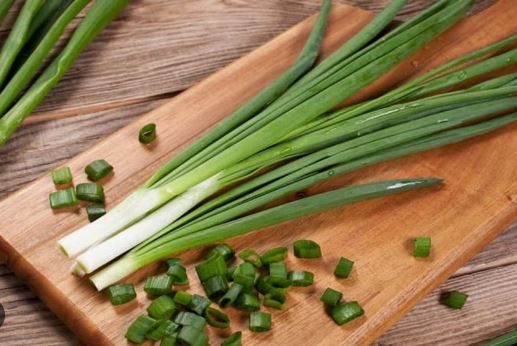 Hành lá rất tôt nhưng 5 nhóm người này chớ dại ăn kẻo rước bệnh vô thân