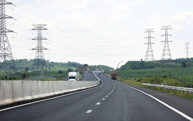 Xe tuyến cố định được hoạt động trên cao tốc mới