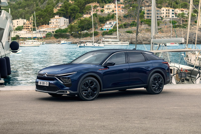 SUV mạnh 222 mã lực, chạy 50 km không cần đổ xăng, giá gần 1,5 tỷ đồng