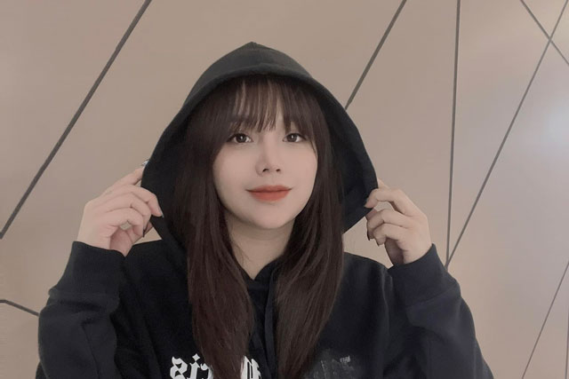 Chiêm ngưỡng nhan sắc ‘mặn mà’ của bà xã trung vệ Bùi Tiến Dũng