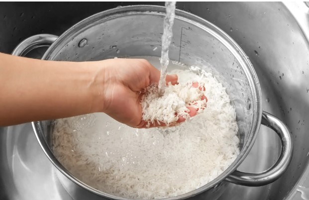 Nấu cơm đừng chỉ nấu với nước lọc: Đem nấu cùng 3 thứ này sẽ dưỡng đường ruột, tăng tuổi thọ lại giảm cân, mịn da