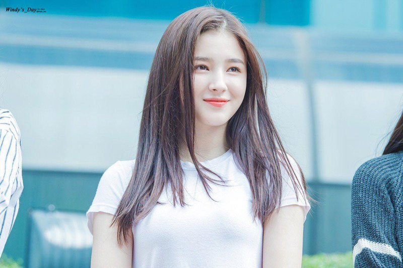 ‘Nữ thần sắc đẹp’ K-Pop khiến cánh mày râu mê mệt