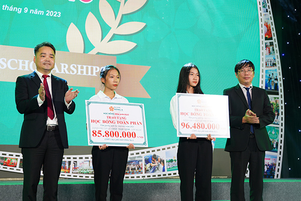 Đại học Đông Á trao gần 17 tỷ đồng học bổng nhân khai giảng năm học mới 2023 - 2024