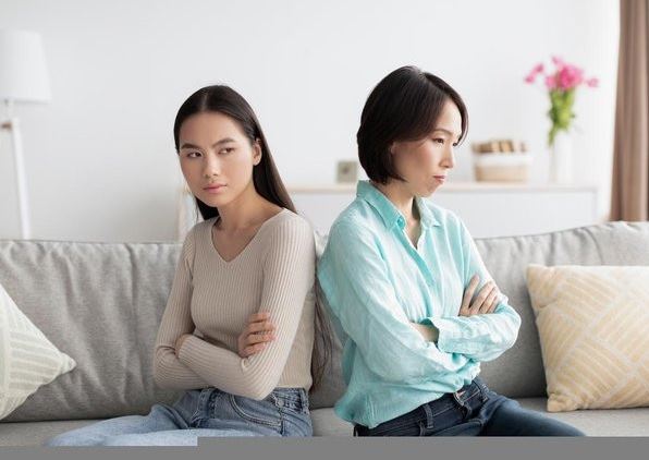 Giấu chồng cho mẹ chồng mượn 50 triệu, nửa năm sau đòi không được còn bị bà mắng té tát