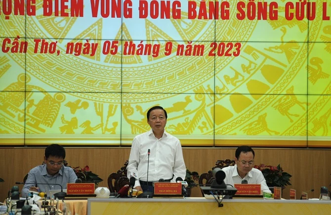 Phó Thủ tướng Chính phủ Trần Hồng Hà chỉ đạo tháo gỡ khó khăn, bảo đảm nguồn cát cho các tuyến cao tốc ĐBSCL. 