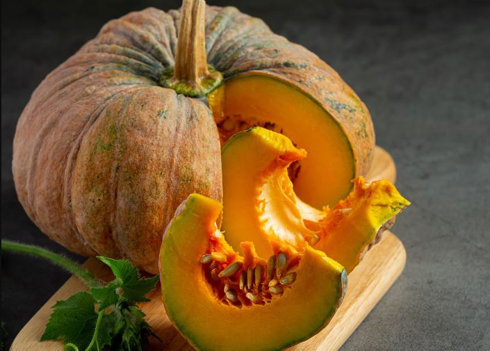 Lo&#x1EA1;i qu&#x1EA3; &#x1EDF; Vi&#x1EC7;t Nam b&#xE1;n r&#x1EBB; nh&#x1B0; cho nh&#x1B0;ng &#x1EDF; Nh&#x1EAD;t l&#x1EA1;i l&#xE0; &#x27;m&#xF3;n &#x103;n tr&#x1B0;&#x1EDD;ng th&#x1ECD;&#x27;, v&#x1EEB;a c&#xF3; th&#x1EC3; ch&#x1ED1;ng l&#xE3;o h&#xF3;a, t&#x103;ng c&#x1B0;&#x1EDD;ng h&#x1EC7; mi&#x1EC5;n d&#x1ECB;ch l&#x1EA1;i ng&#x1EEB;a ung th&#x1B0;