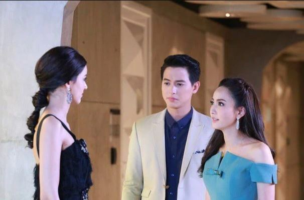 'Choáng váng' khi biết chồng vẫn chu cấp hàng tháng cho vợ cũ dù không có con chung