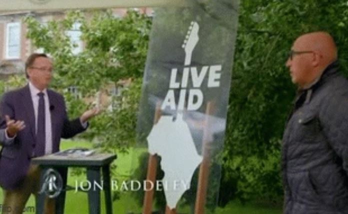 Nhặt đồ trong thùng rác về, gần 40 năm sau người đàn ông sững sờ phát hiện ra giá trị của nó