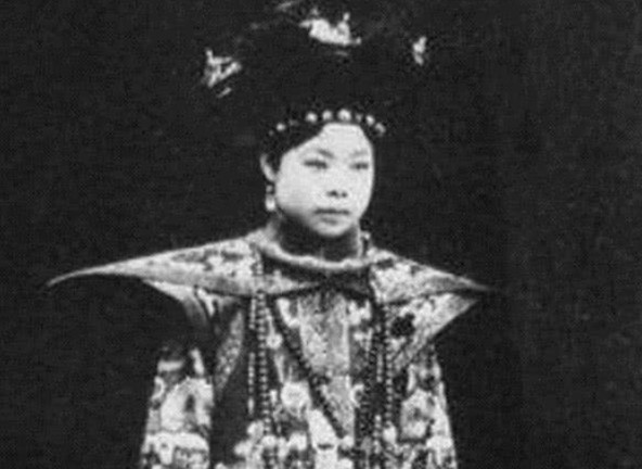 Cuộc "mặc cả" chưa từng tiết lộ và cách “bật” bài bản của cô vợ nổi tiếng lịch sử dám chủ động ly hôn rồi đòi tiền từ chồng Hoàng đế