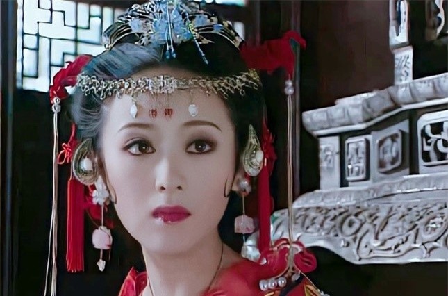 Nữ chính 10X bị chê già như mẹ bạn diễn trong 'Lên nhầm kiệu hoa được chồng như ý' bản mới ảnh 1