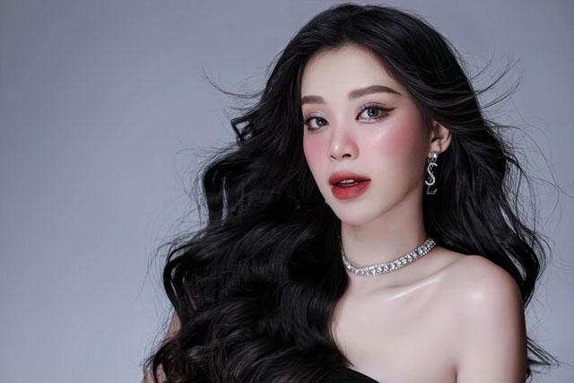 Ngắm nhan sắc cực xinh của bạn gái tiền đạo tuyển U23 Việt Nam