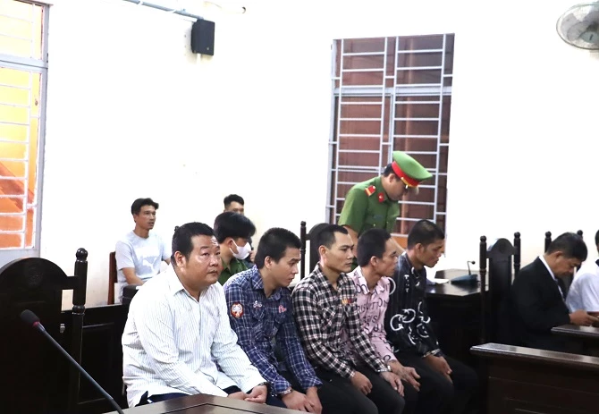 Nhóm bị cáo hành hạ dã man ngư dân tại phiên xét xử.